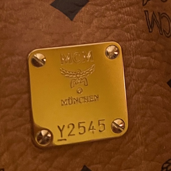 MCM Zip Belt Tote In Cognac Visetos Coated Canvas
Shoulder Bag - Picture 6 of 9